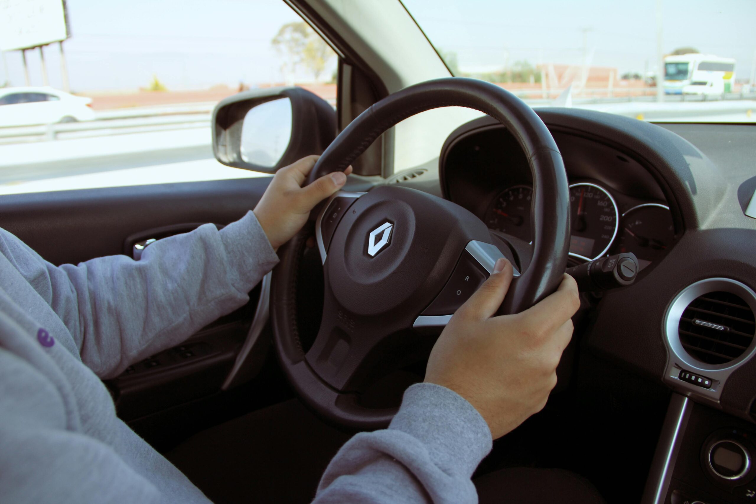 Cómo comprar tu primer auto en México: Guía completa de financiamiento 2026
