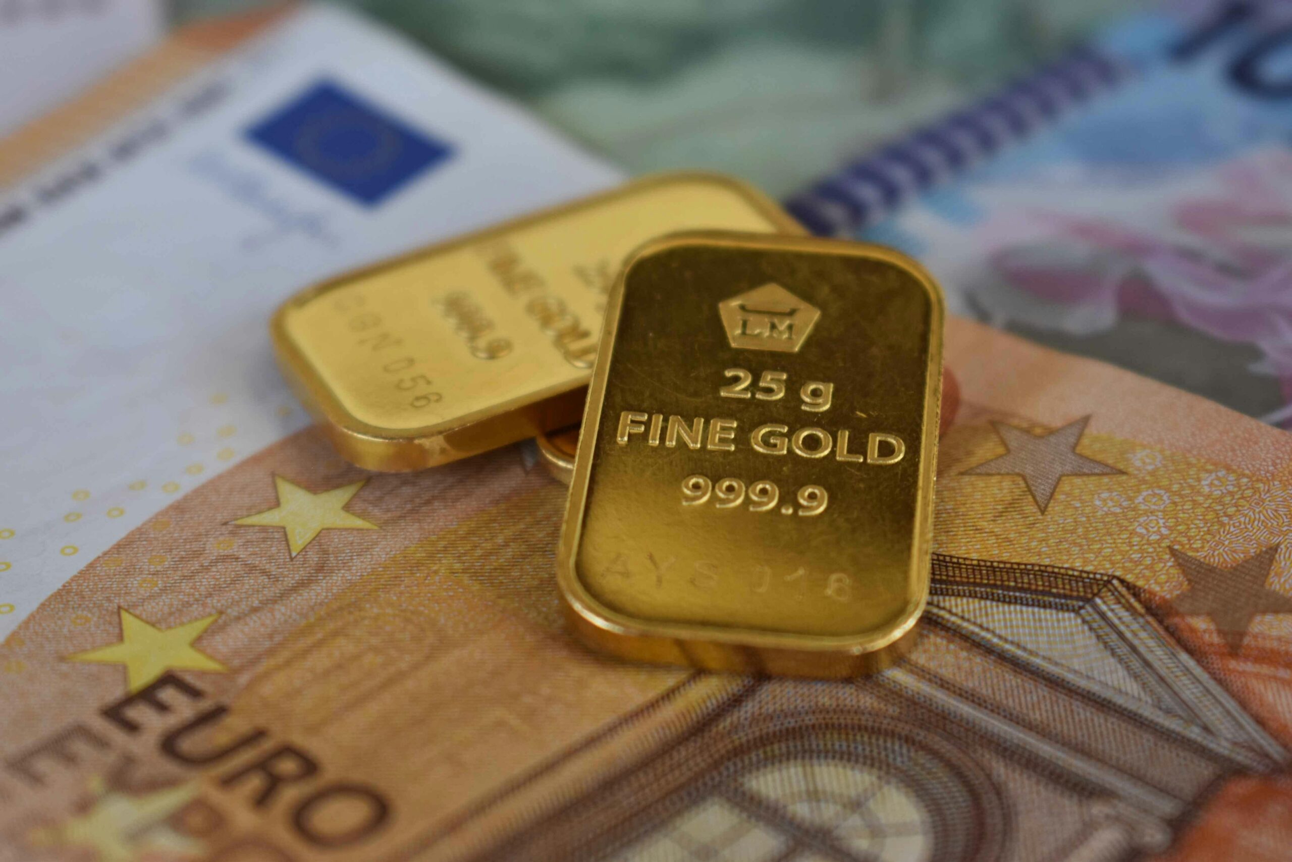 Invertir en oro vs Cetes: ¿Qué protege mejor tu dinero en el México de 2026?